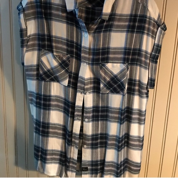 Rails button down top - Picture 1 of 4